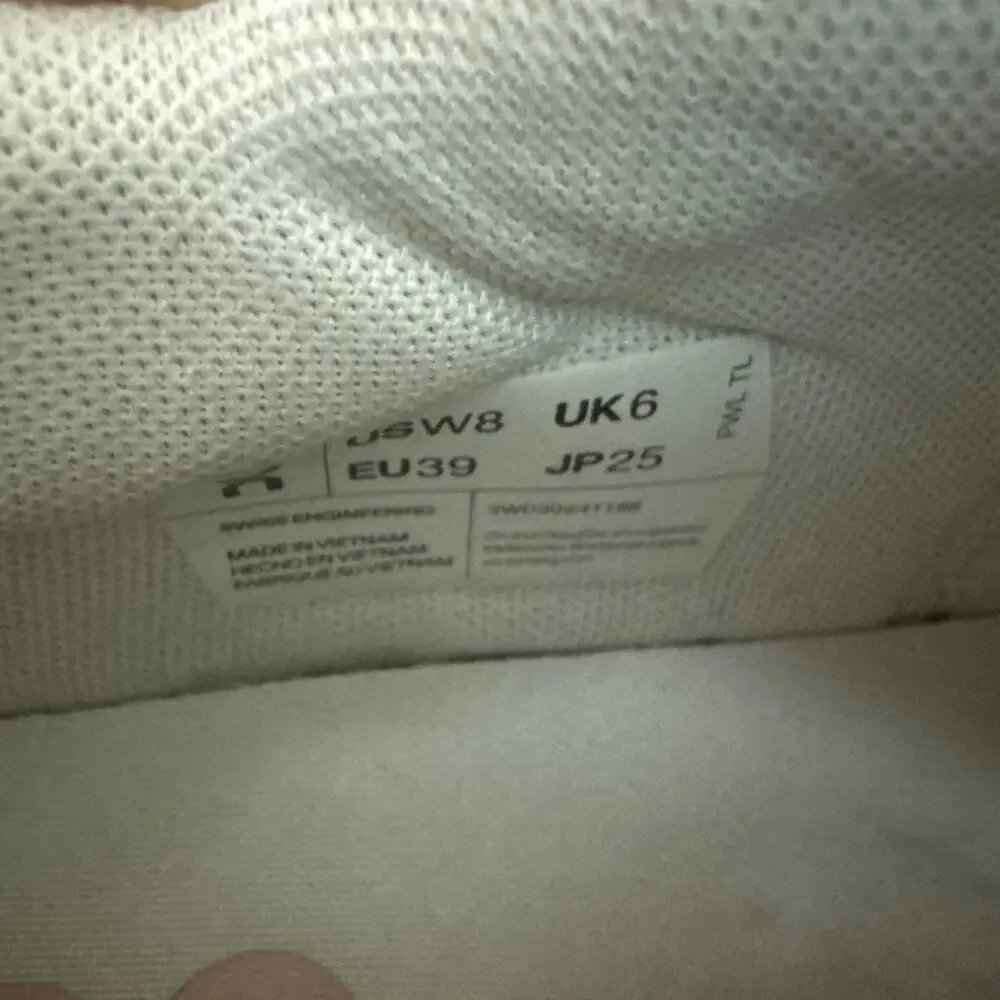 On Running The Roger Womens 8 White Pink CloudTec Tennis Sneakers Shoes EU 39